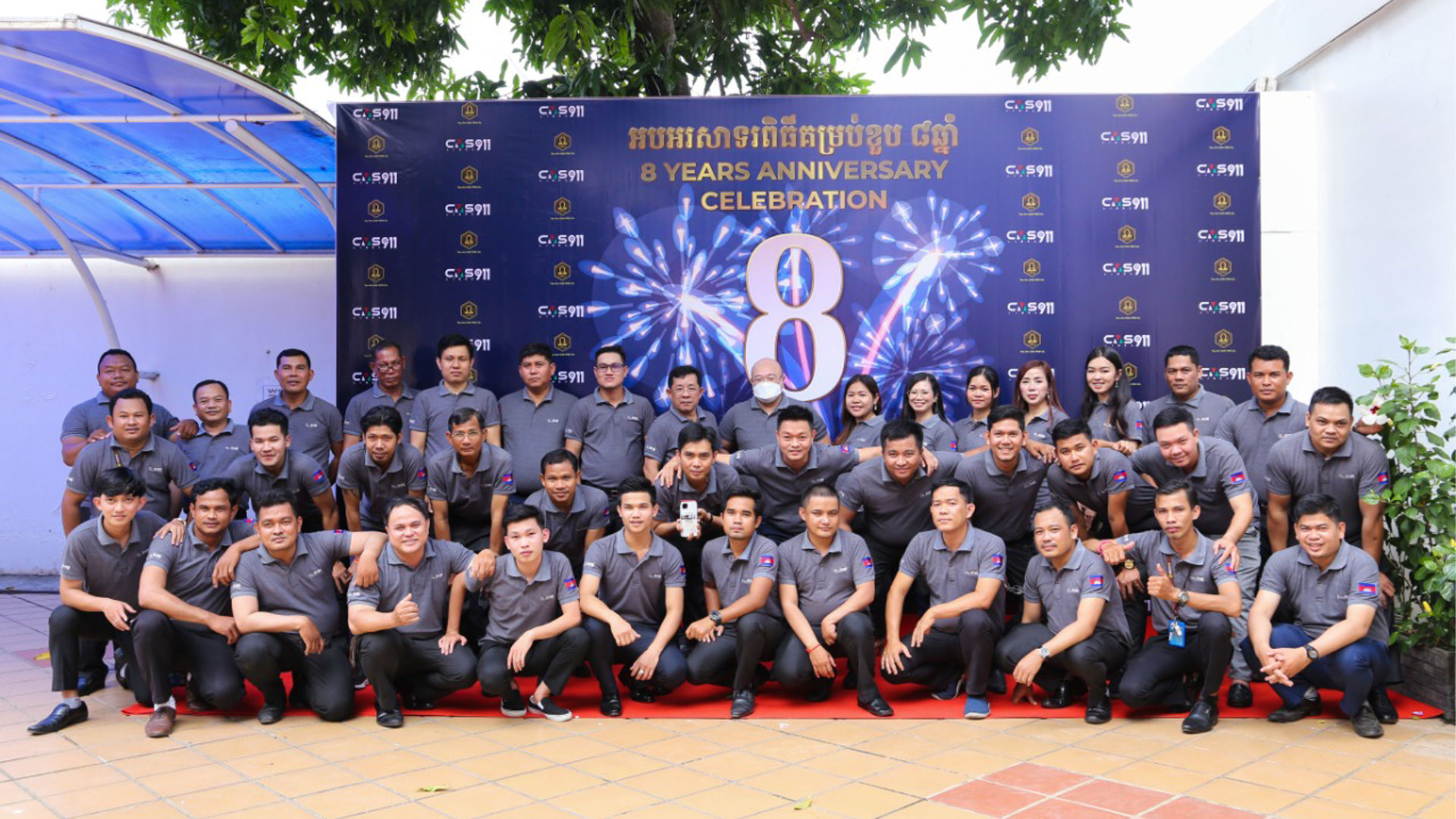 all staff of libra take photo altogether